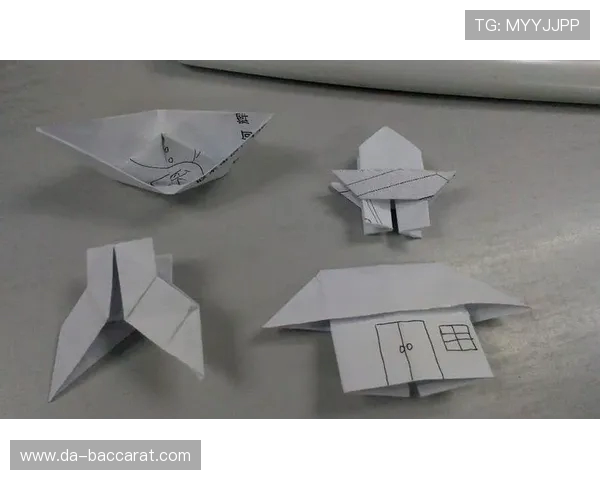 叠纸游戏的起源与发展探索 从第一款叠纸游戏到现代创新玩法的演变历程